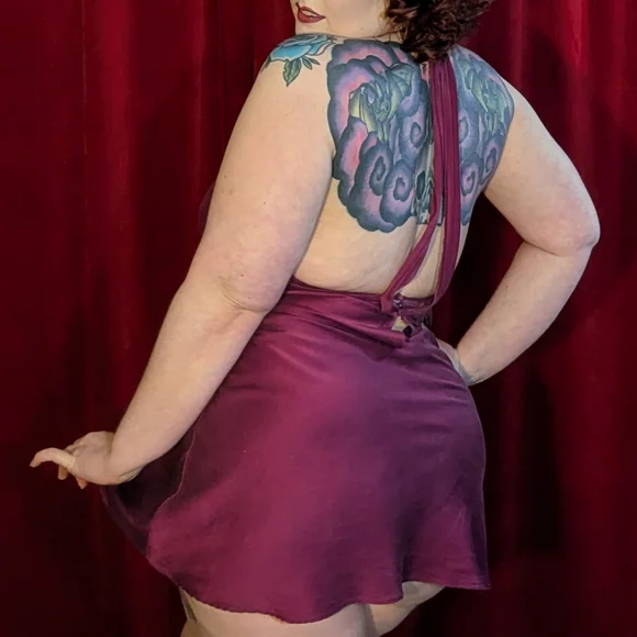 Vintage Victoria's Secret Gold Label burgundy 100% silk racer back back chemise - Picture 4 of 6